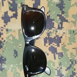 NWOT Ray-Ban original Wayfarer RB 2140 polarized sunglasses with case
